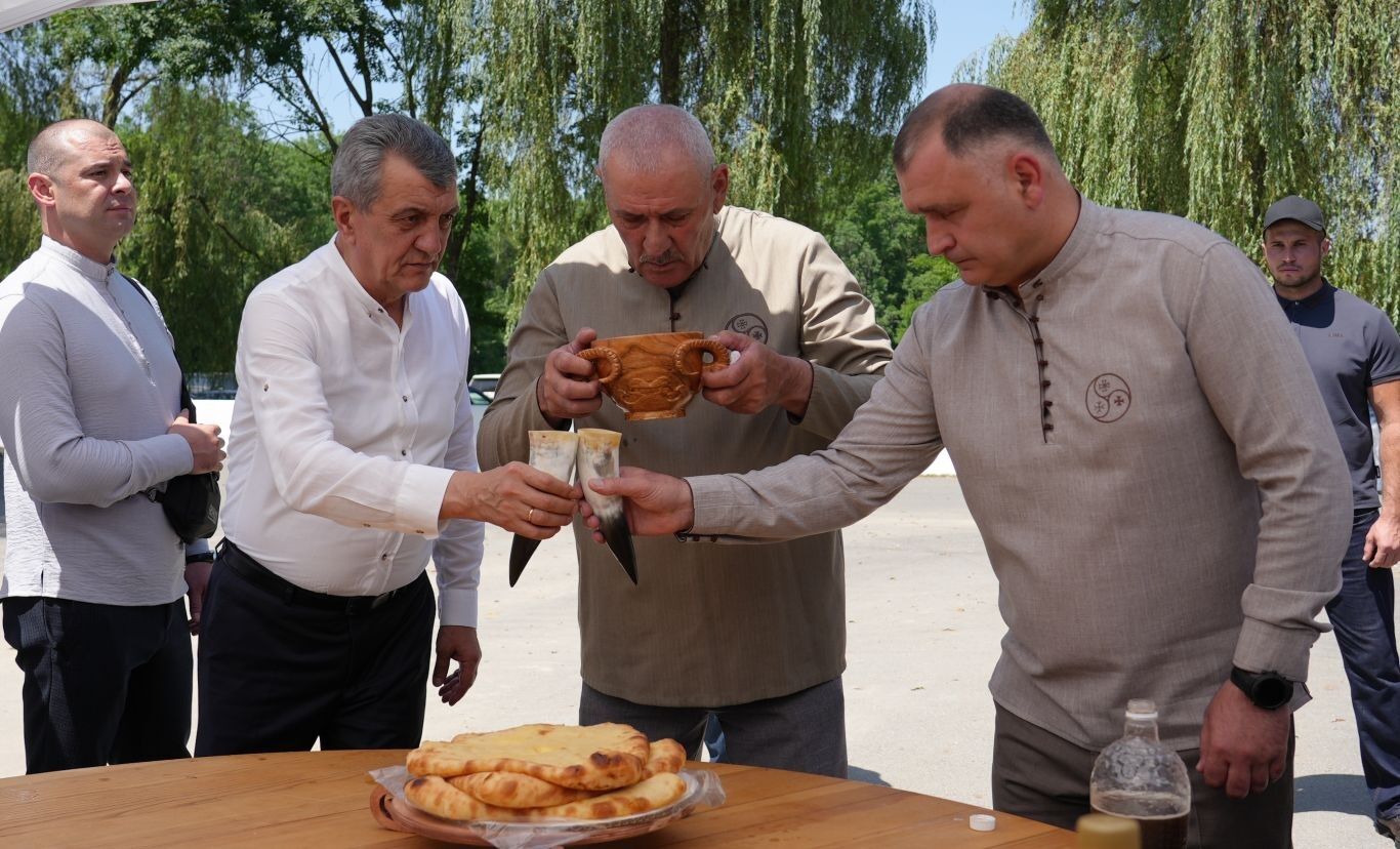 меняйло пьет